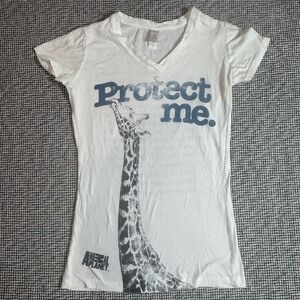 Animal Planet Giraffe Protect Me Graphic V-Neck Tee White Small